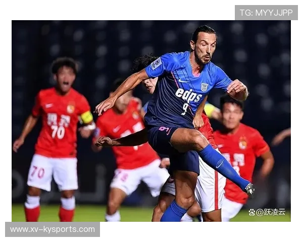 外援持球领跑球队，连环进攻令对手眼花缭乱，外援足球